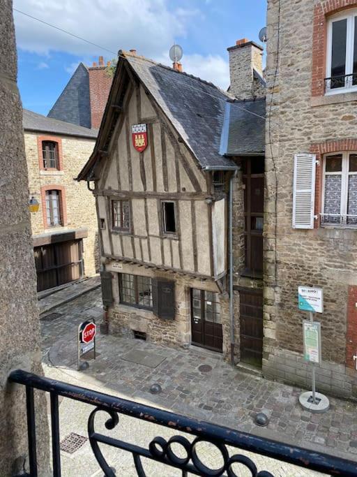 Appartement En Plein Coeur Historique De Dinan Exterior foto